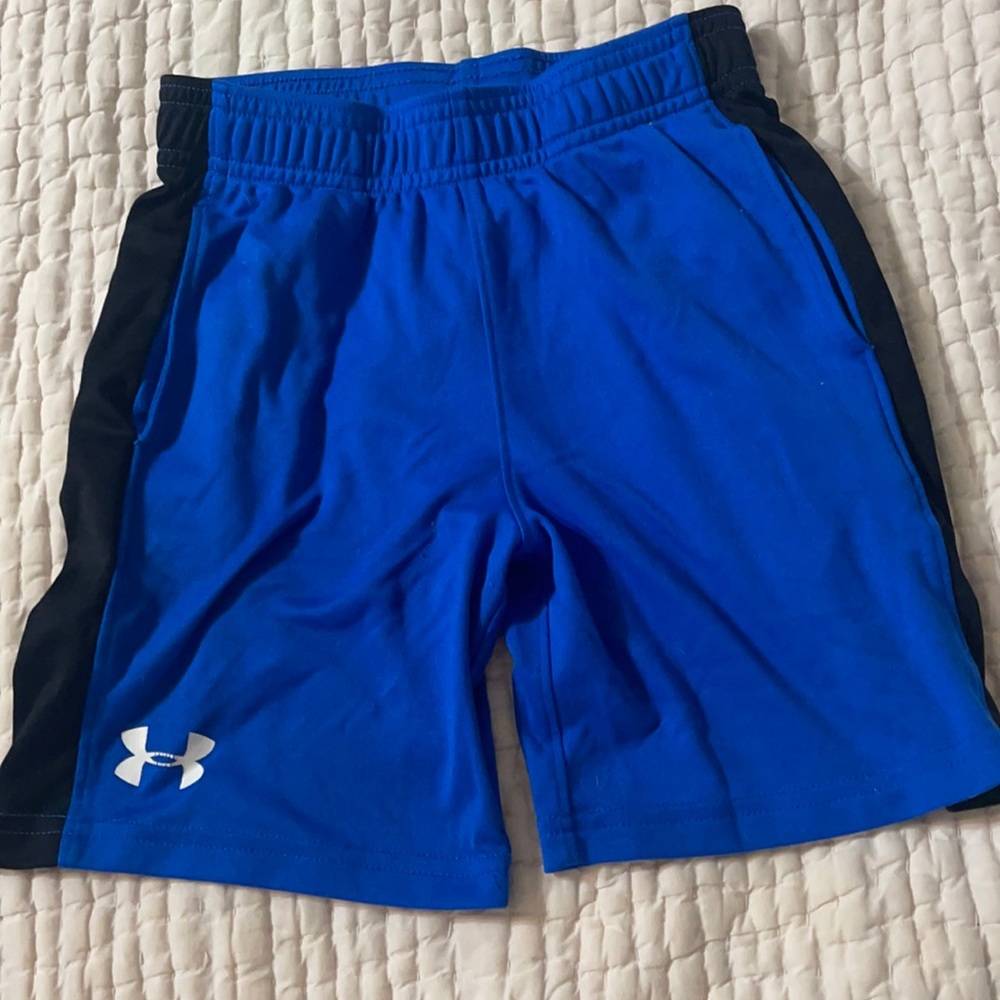 Under Armour size 5 blue athletic shorts
